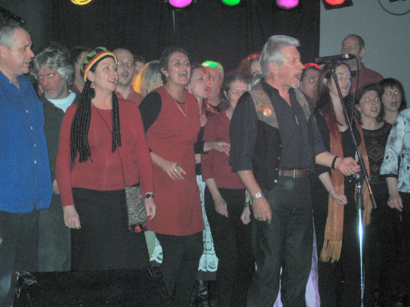 prayerbabieschoir260904_008